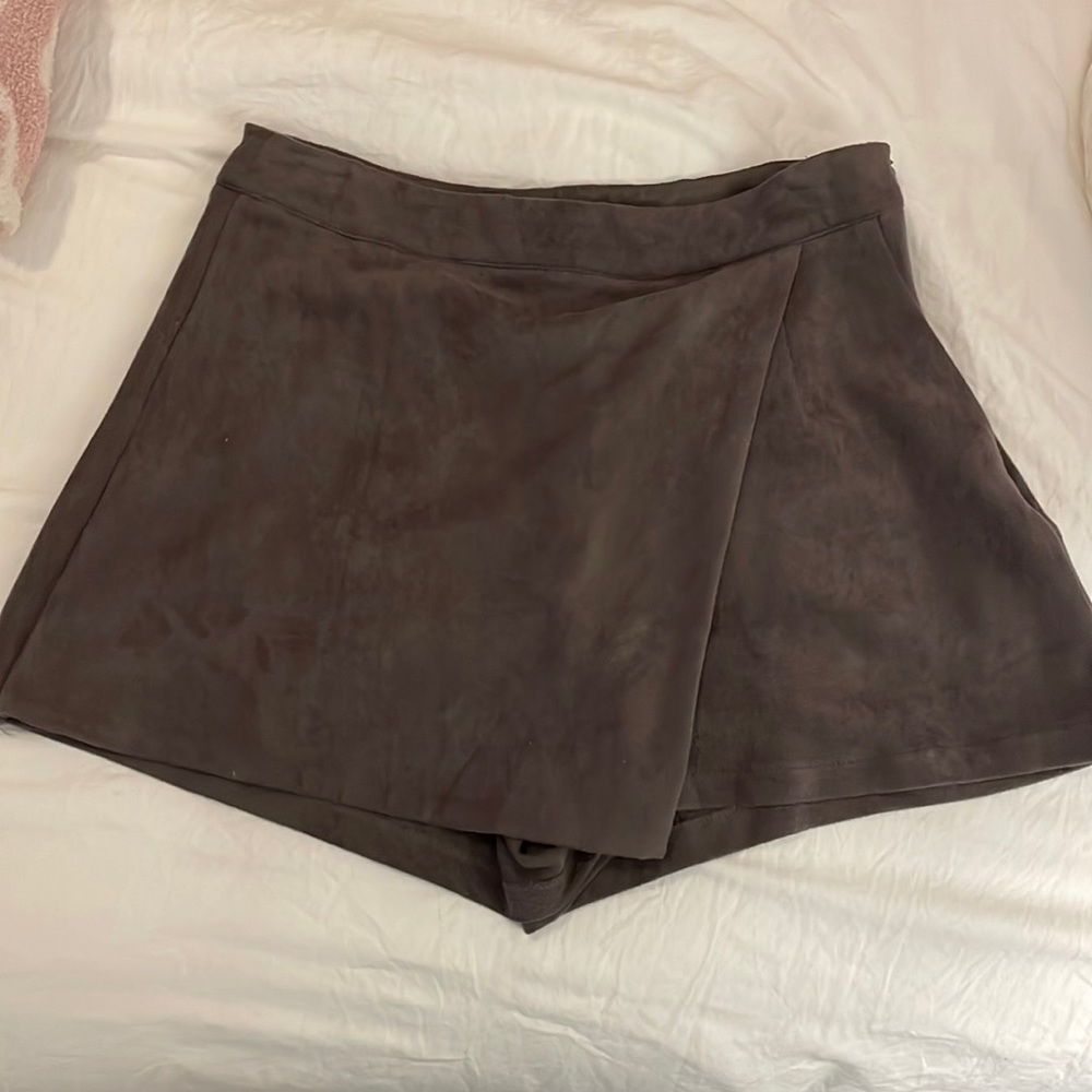 Do+Be Grey Suede Skort